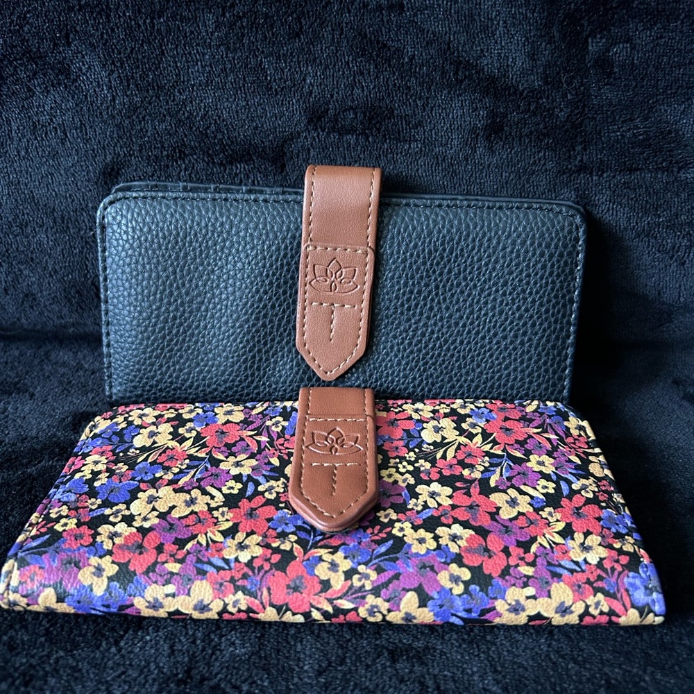 Wallet Bundle /Black and Brown/ Floral Accent Women’s Wallets Unbranded